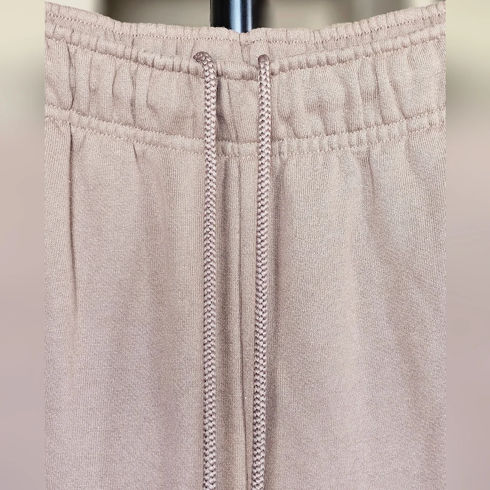 ALO Yoga Accolade Sweat Set in Gravel Size M - Picture 8 of 13